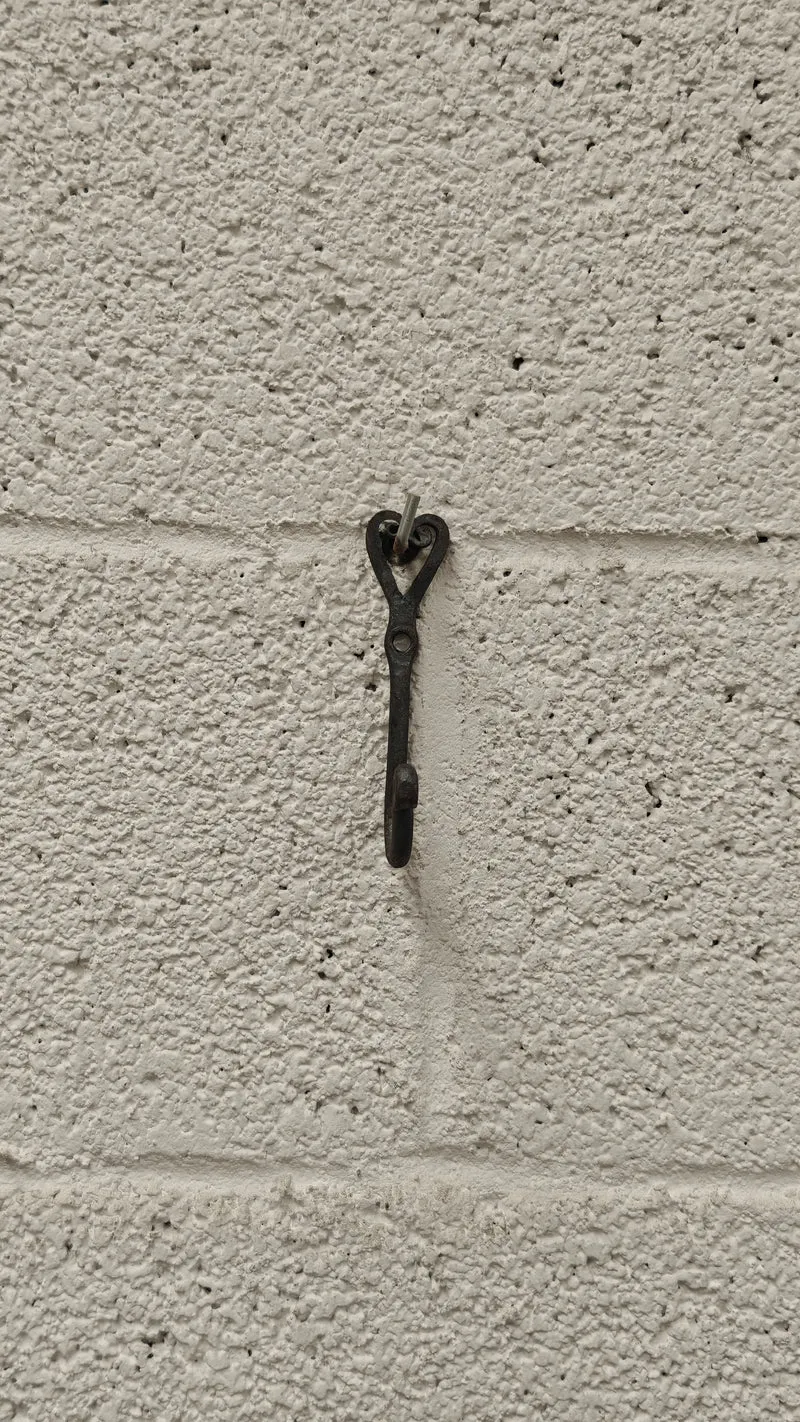 Colgador Pared Hierro Forjado Marroquí "Xauen" – Diseño Corazón