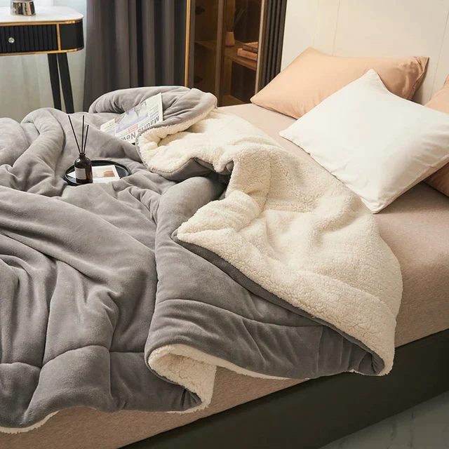 Warm Double-Sided Plush Fleece Blanket with Sherpa and Quilted Stitching