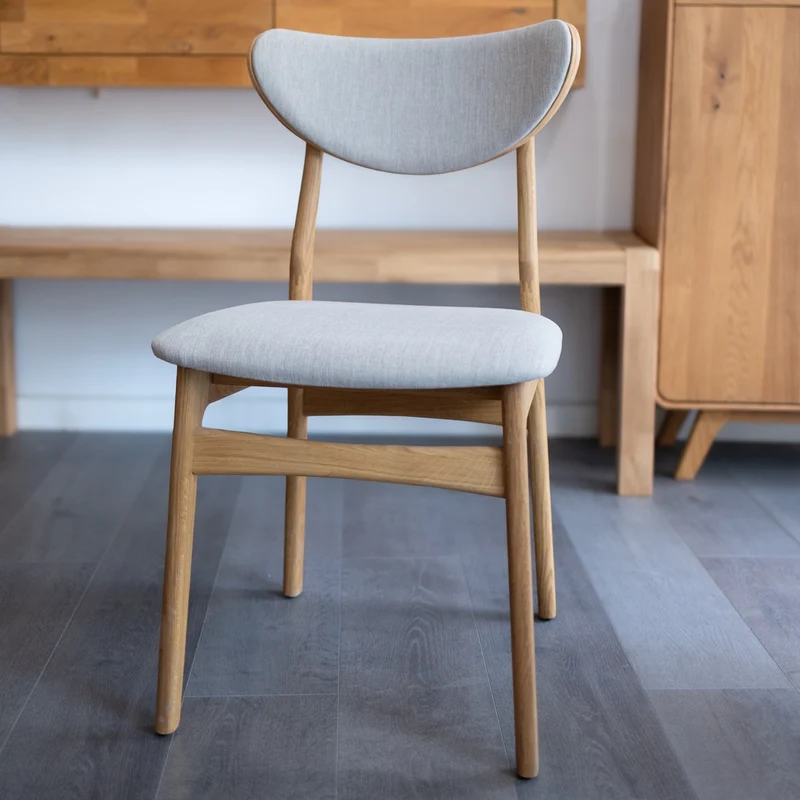 Pack de 2 o 4 Sillas de Comedor de Madera Maciza de Roble Maxwell, tapizado | NordicStory