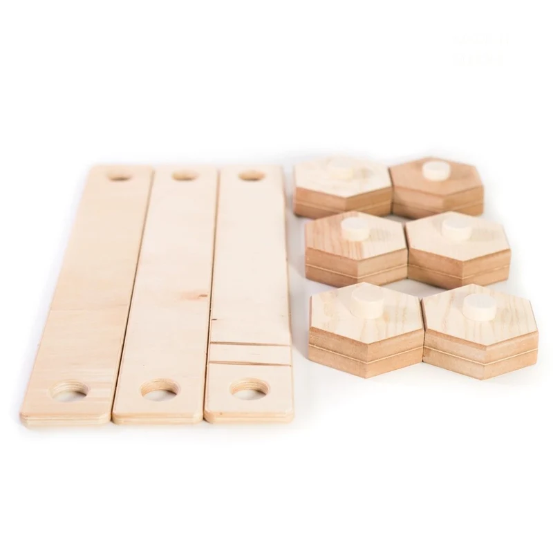 Poutre d'équilibre en forme d'hexagone en bois.