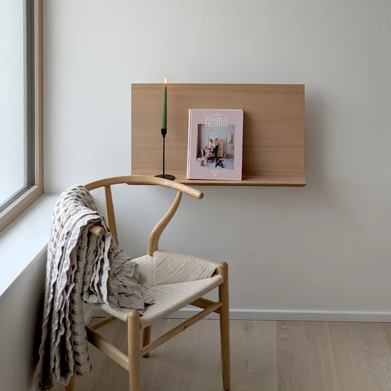 Alada Floating Desk · White pigmented oak