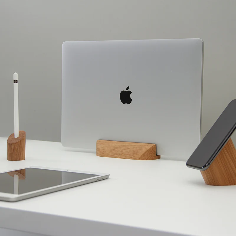 Loma Vertical Laptop Stand · Oak