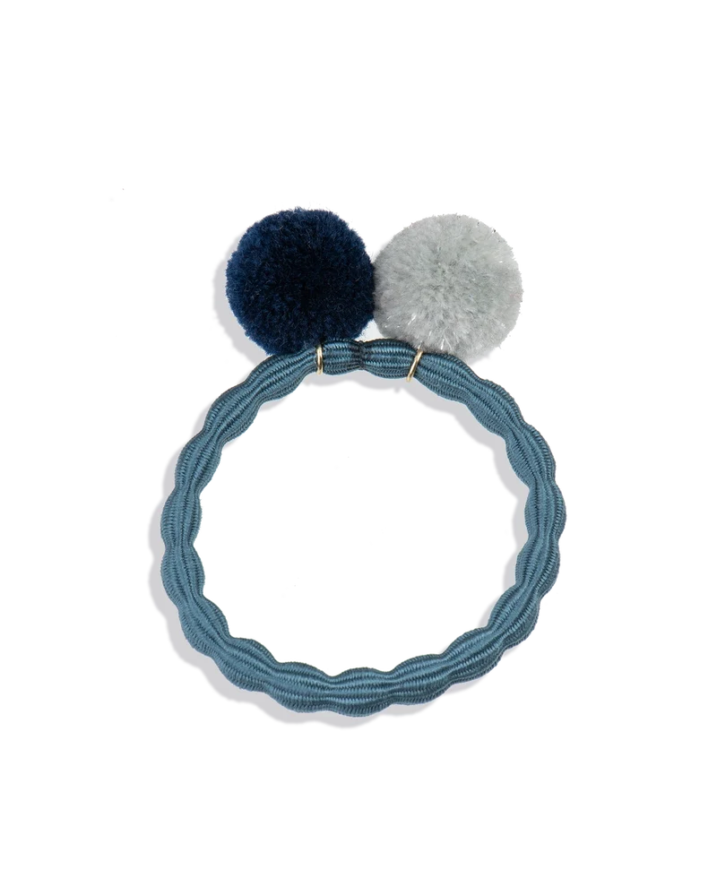 KKNEKKI POMPOM DUSTYBLUE W SILVER-NAVY